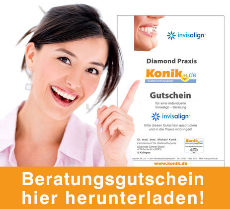 Invisalign Frau mit Gutschein